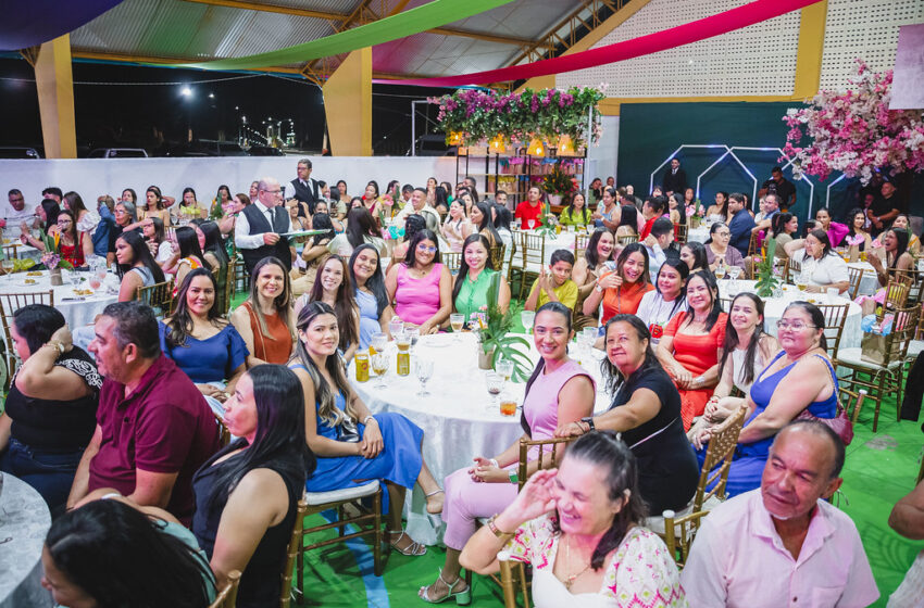  Prefeitura de Monteirópolis realiza noite especial em homenagem aos professores e anuncia pagamento dos precatórios do FUNDEF